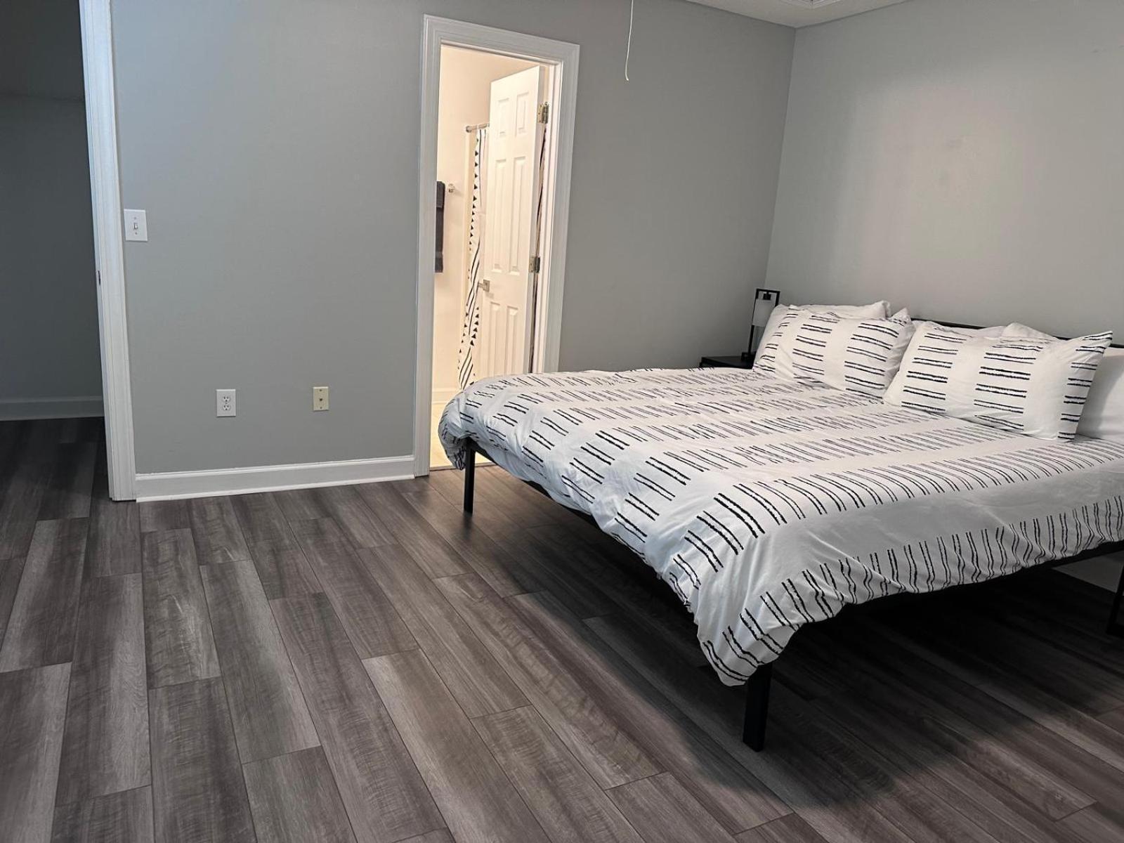 Апартаменты Simple Elegant Townhouse Dt Raleigh Ncsu Экстерьер фото